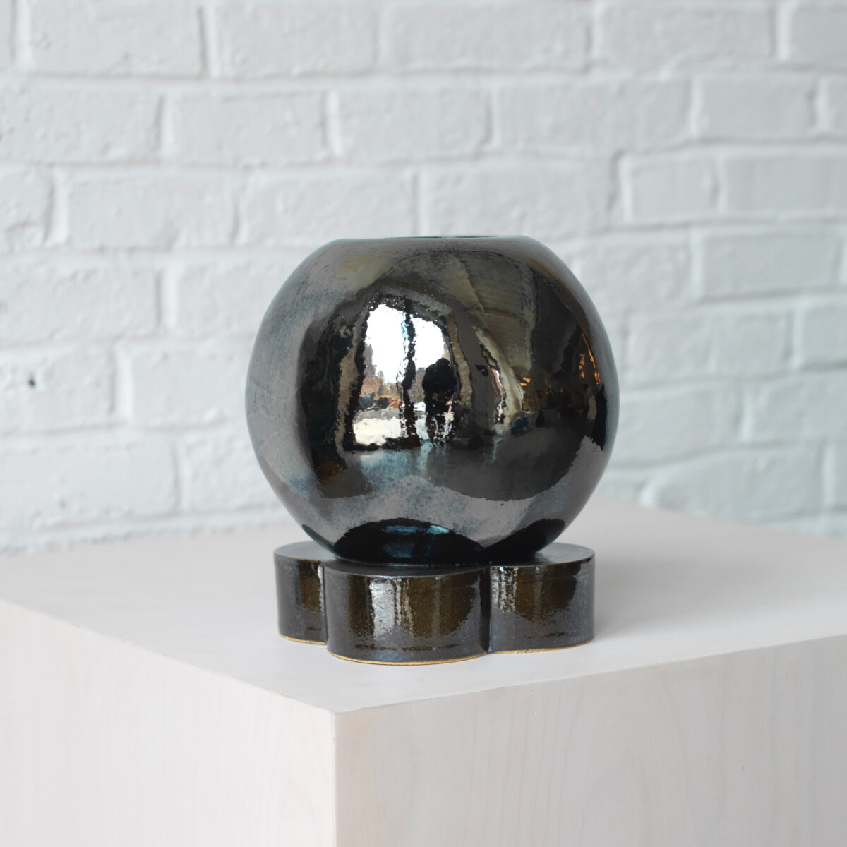 BZIPPY | Clover Ball Vase - Image 2