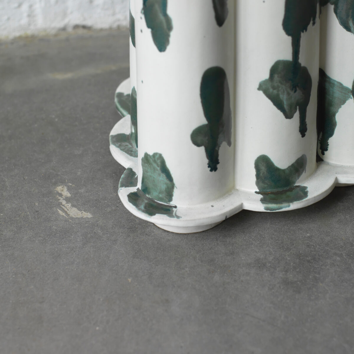 BZIPPY | Ruffle Side Table - Image 2