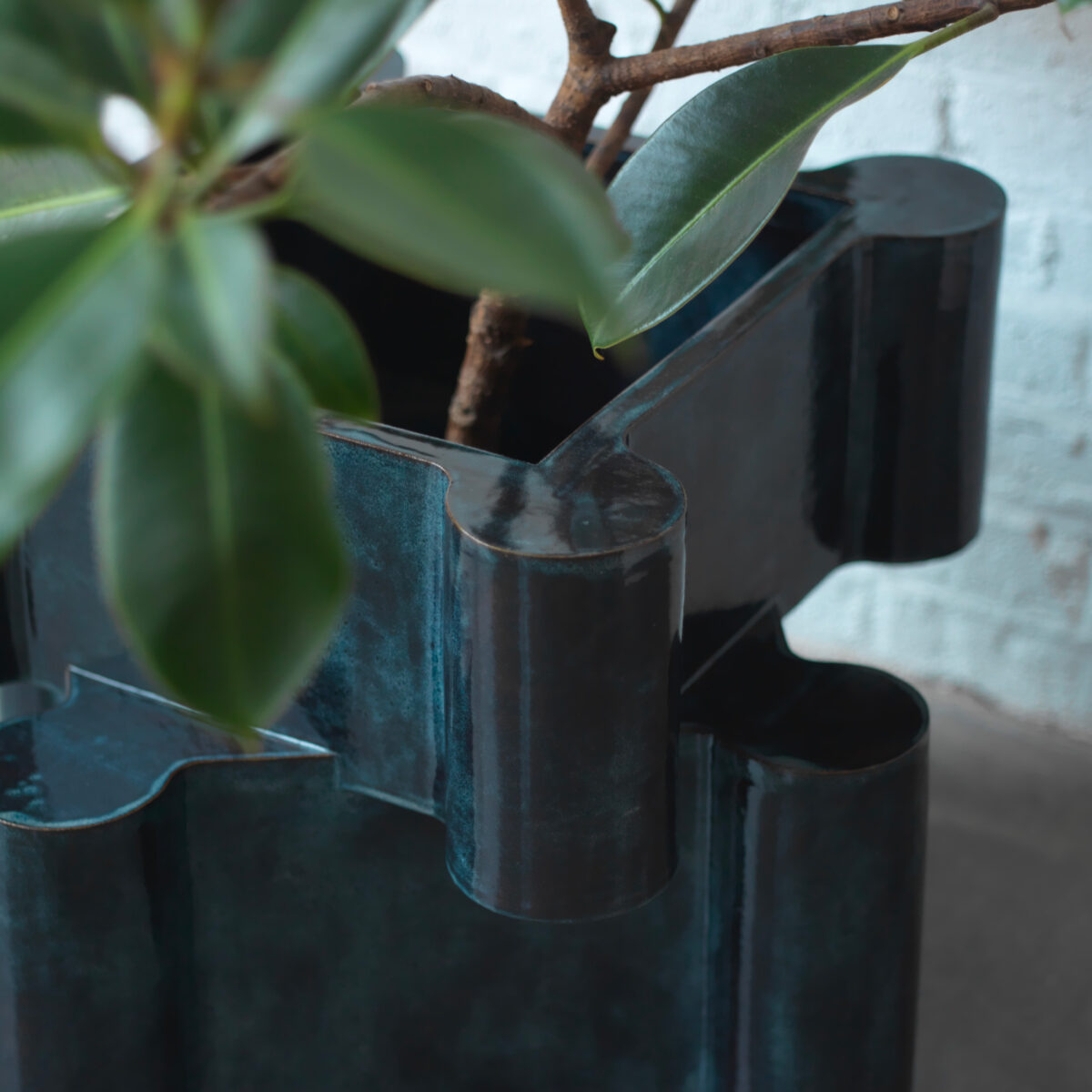 BZIPPY | Twisted Castle Planter - Image 2